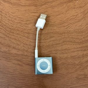 COPY - Apple shuffle 4th generation blue with plug